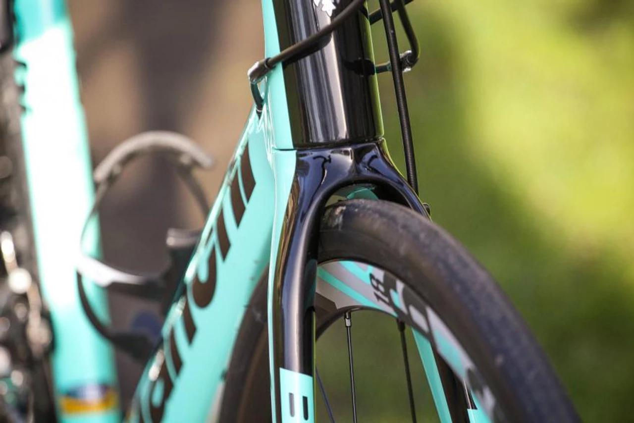 Bianchi Aria Disc Ultegra 8020 Bike Celeste 2 Bianchi Aria Disc Ultegra 8020 Bike Celeste - Image 2